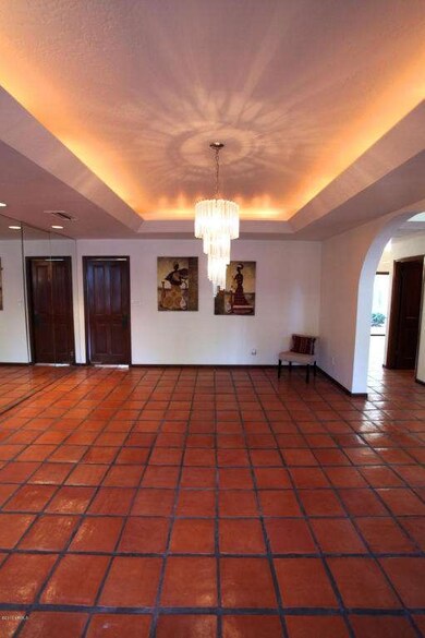 5425 E Camelhill Rd, Phoenix, AZ 85018 - photo 7