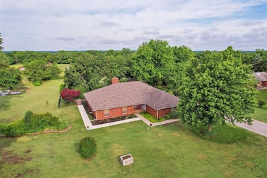 106 Dee Dr, Shawnee, OK 74804 - photo 2