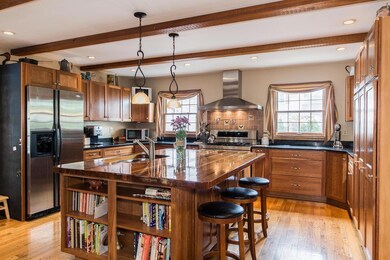 Large island kitchen!