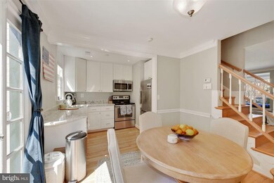 828 Bashford Ln, Alexandria, VA 22314 - photo 6