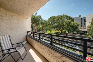 Eaton Crest unit 309, Los Angeles, CA 90042 - photo 5