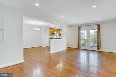 4113 S Four Mile Run Dr unit 301, Arlington, VA 22204 - photo 3