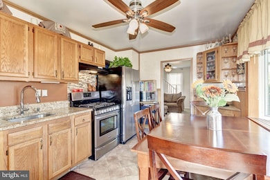 821 Martin Rd, Essex, MD 21221 - photo 4