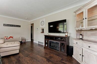 130 Allview Dr SW, Cedar Rapids, IA 52404 - photo 4