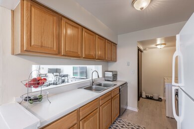 1882 Carnation Ct unit D, Aurora, IL 60506 - photo 6