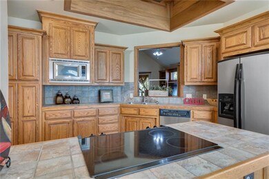 Kitchen  Do you like to cook? You will appreciate 