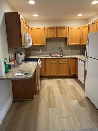 912 Altessa Blvd unit 912, Melville, NY 11747 - photo 4