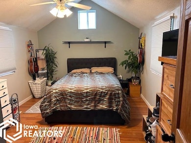 406 W Maple St, Williamsburg, IA 52361 - photo 4