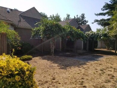 2519 Meadow Creek Dr, Medford, OR 97504 - photo 4