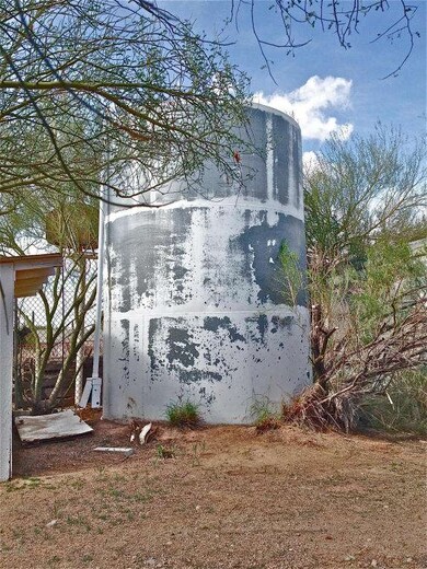 Water storage tank