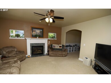 3691 Hyacinth St, Eugene, OR 97404 - photo 5