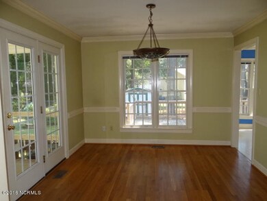 3907 Raspberry Dining Area