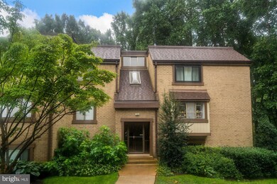 1664 Parkcrest Cir unit 300, Reston, VA 20190 - photo 2