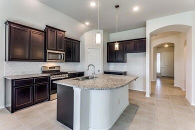 904 Madeline Ln, Cleburne, TX 76033 - photo 5