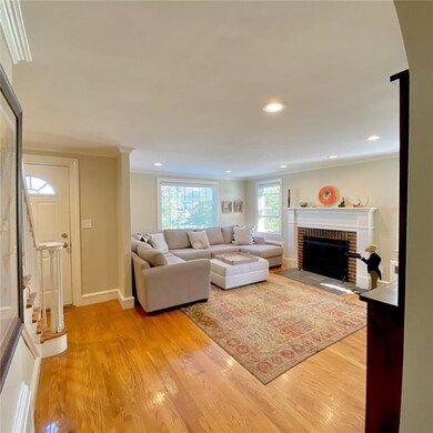 101 Briarcliffe Rd, Cranston, RI 02910 - photo 2