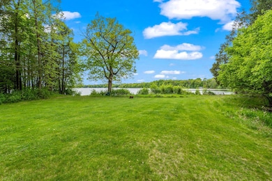 Expansive Lakefront