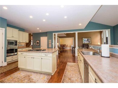 Kitchen. Gorgeous neutral palette...simply a fabul