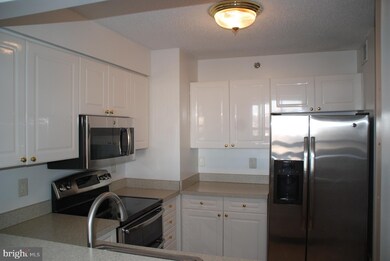 Carlyle Towers unit 2010, Alexandria, VA 22314 - photo 7