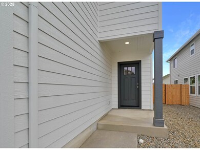 1171/1173 S 43rd Place, Springfield, OR 97478 - photo 2