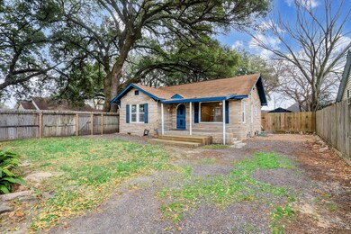 210 Caplin St, Houston, TX 77022 - photo 2