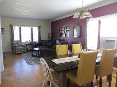 Dining/Living Room<|><|>