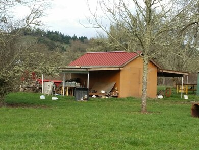 322 Red Rd, Sutherlin, OR 97479 - photo 4