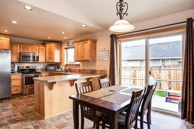 2361 NW 8th St, Redmond, OR 97756 - photo 7