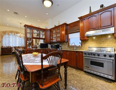 32 Whitman Dr, Brooklyn, NY 11234 - photo 6