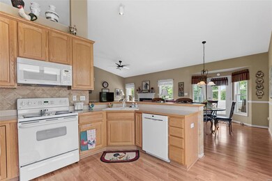 Deluxe Kitchen with backsplash and 42