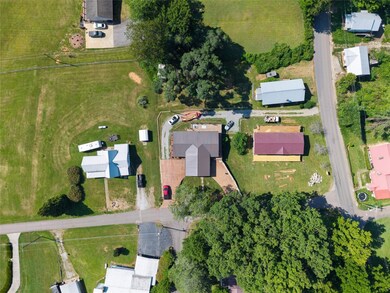 410 Lyle St, Franklin, NC 28734 - photo 6