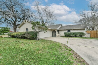 814 Point Blank Dr, Houston, TX 77038 - photo 4