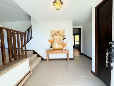 Large foyer w durable ceramic flooring