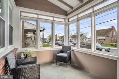 227 Locust St, New Holland, PA 17557 - photo 4