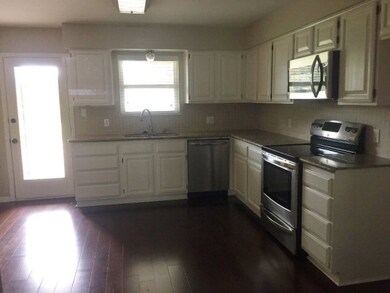 806 Live Oak Ave, Bay City, TX 77414 - photo 4