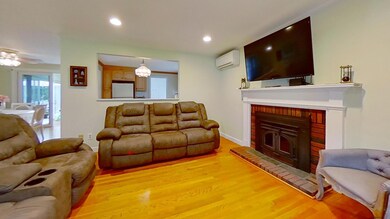 29-Padlock-Ln-Living-Room(1)