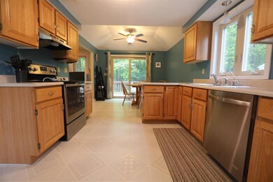 32 Castle Dr, Hooksett, NH 03106 - photo 4