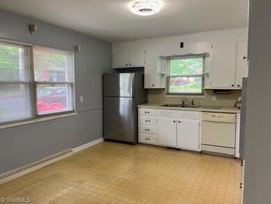 409 Gilmer Cir, Reidsville, NC 27320 - photo 3