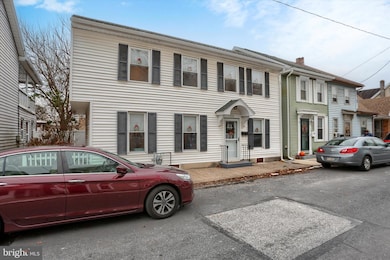 121 E Locust St, Mechanicsburg, PA 17055 - photo 3