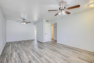 13605 N Newcastle Dr, Sun City, AZ 85351 - photo 7