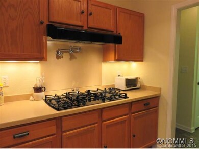 Gas cooktop w/pot filler
