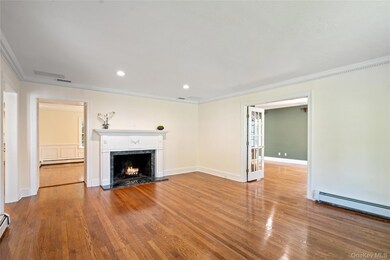 74 Eakins Rd, Manhasset, NY 11030 - photo 4