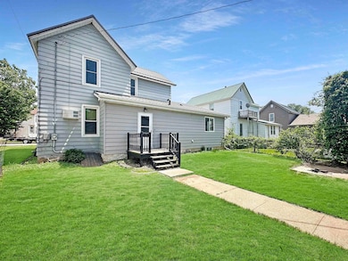 814 S 2nd St, Guttenberg, IA 52052 - photo 2