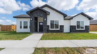 1585 Los Alamos St, Brownsville, TX 78521 - photo 2