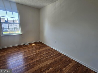8636 Cartwright Ct, Manassas Park, VA 20111 - photo 7