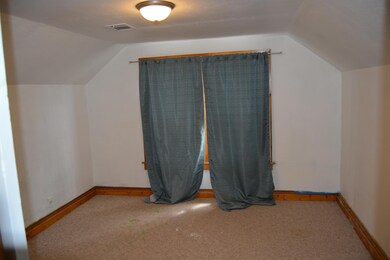 Upstairs Bedroom<|><|>