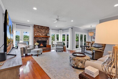 Living room with hardwood / wood-style flooring, o