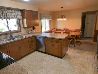 512 W Michigan St, Appleton, WI 54911 - photo 6