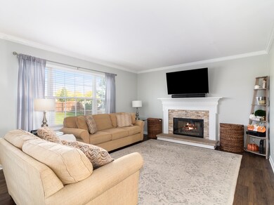 132 Oak Hill Ct, North Aurora, IL 60542 - photo 4