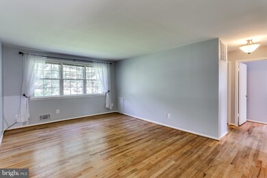 425 Sacred Heart Ln, Reisterstown, MD 21136 - photo 3