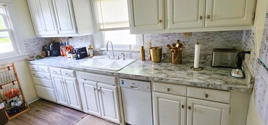 109 Maple Terrace kitchen